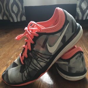 Nike dual fusion shoes